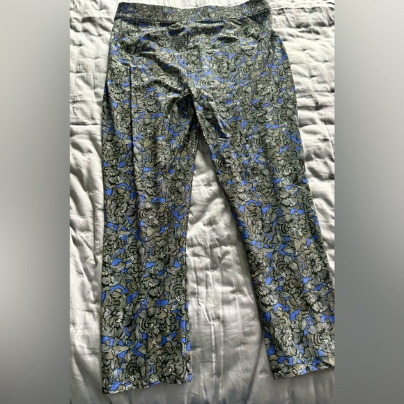 Chico’s Travelers floral pants - Picture 3 of 4